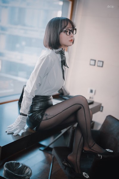 DJAWA Photo – Son Ye-Eun (손예은) Naughty Supervisor