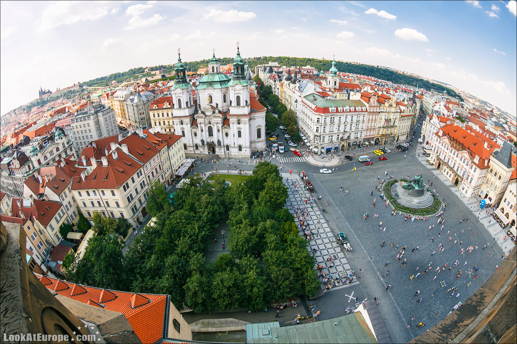 Собор Свяого Николая и памятник Яну Гусу