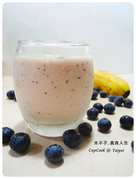 香蕉藍莓優格冰沙 smoothie 成品 (1)