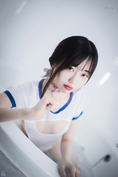 [BLUECAKE] Kim Ji-won (김지원) White One + RED.Ver