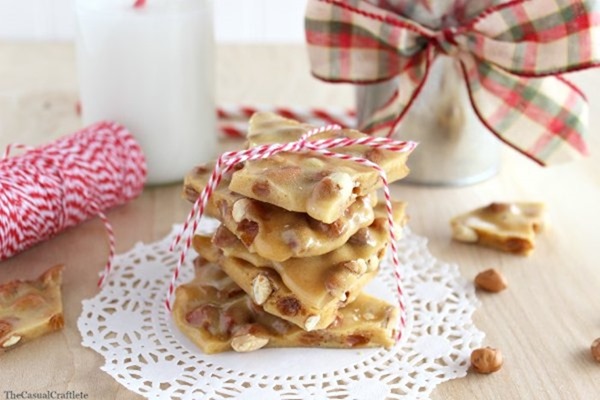 Easy-Microwave-Peanut-Brittle-for-the-holidays-
