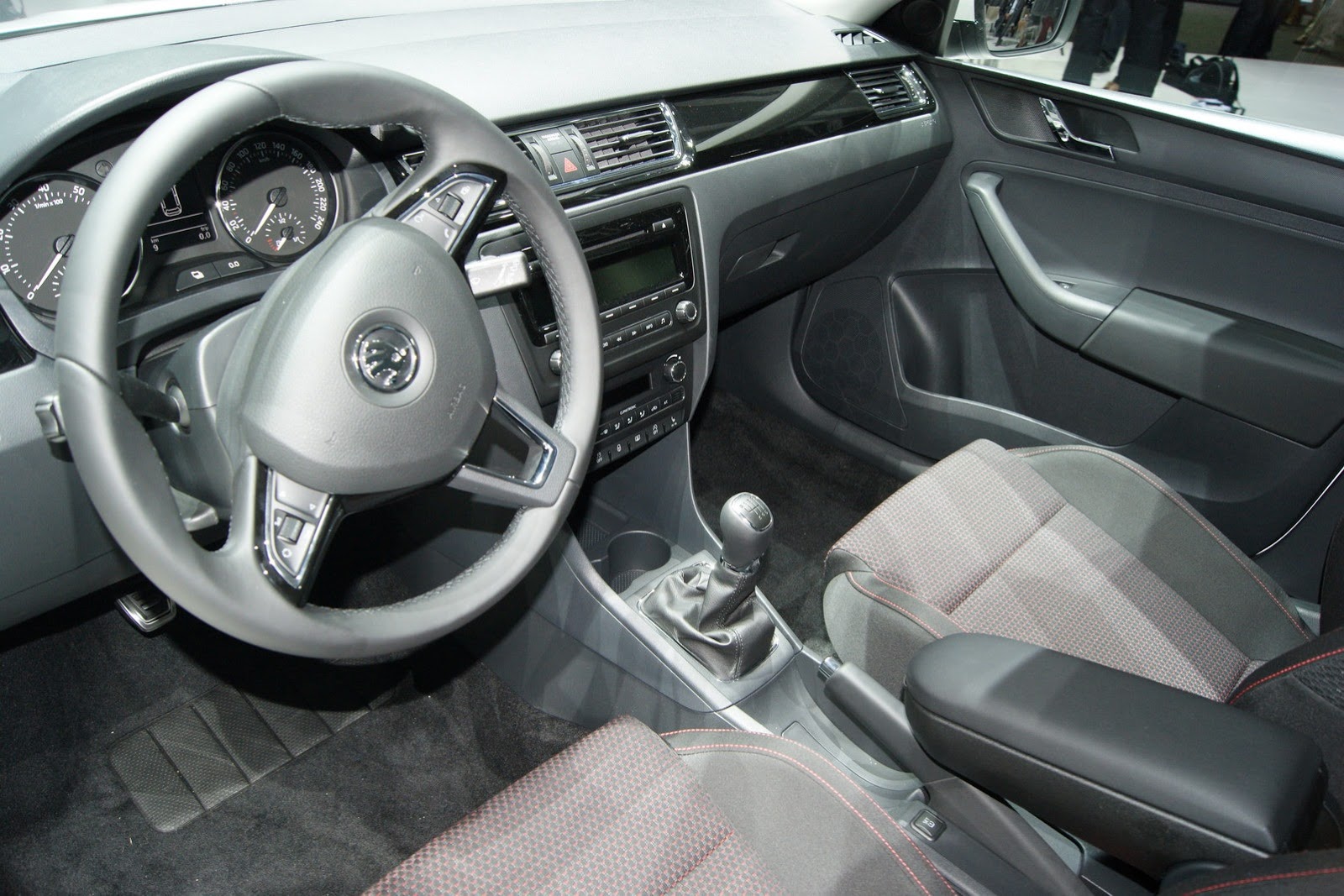 [2014-Skoda-Rapid-Sportback-15%255B2%255D.jpg]