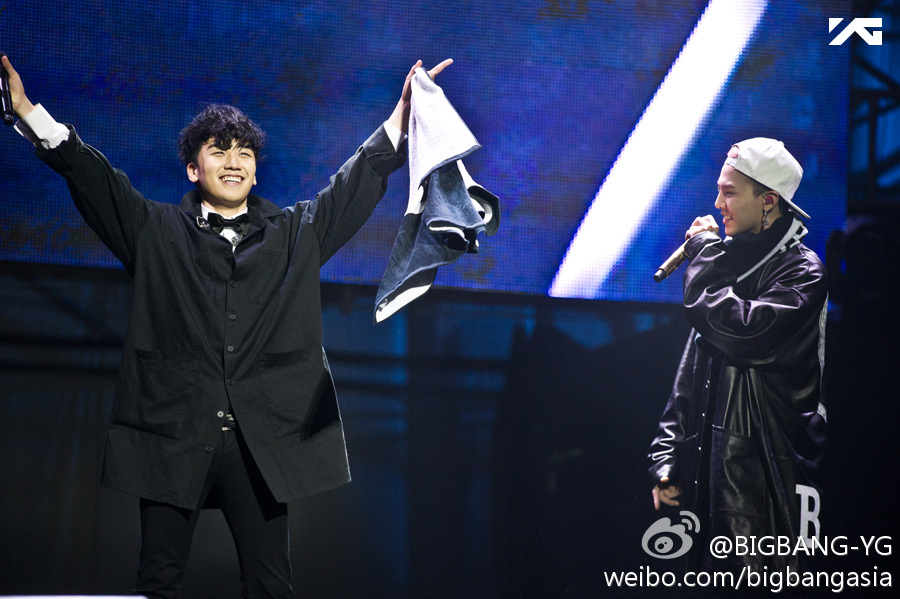 G-Dragon - One Of A Kind World Tour 2013 - Beijing - Apr2013 - Weibo - 02.jpg
