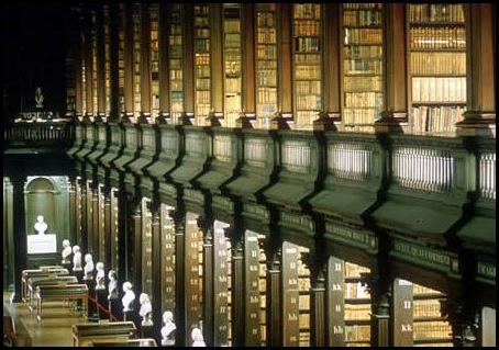 Bibliothèque du Collège Trinity, AKA, la Long Room, Dublin, Irlande -1