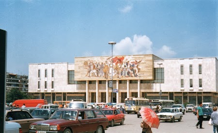 Obiective turistice Albania: Piata Skanderbeg