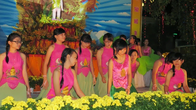  Đêm văn nghệ cúng dường Đại lễ Ph�t đản PL 2557