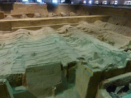 15. Soldati de teracota inca ingropati.JPG