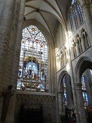 2014.08.03-077 vitraux dans la cathédrale des Saints-Michel-et-Gudule