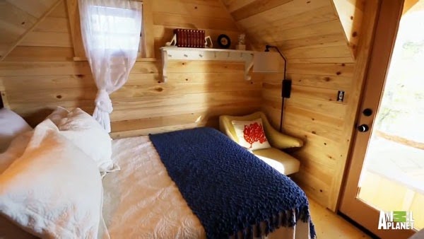 a Beautifull bedroom in tree hose