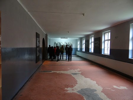 06. Cazarma la Auschwitz.JPG