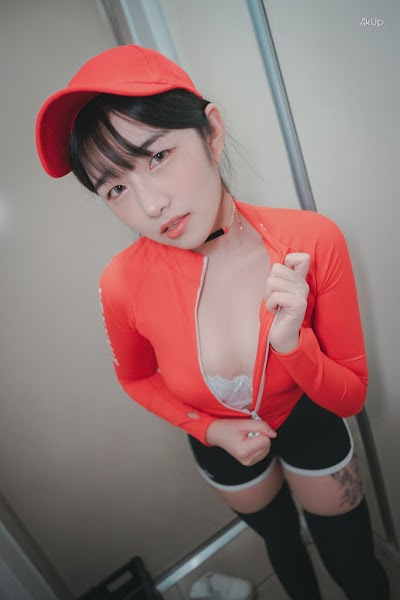 DJAWA Photo – Sonson (손손) Pizza Girl