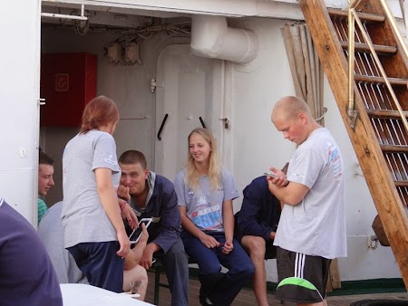 24. Marinari si marinarite pe Sedov.JPG