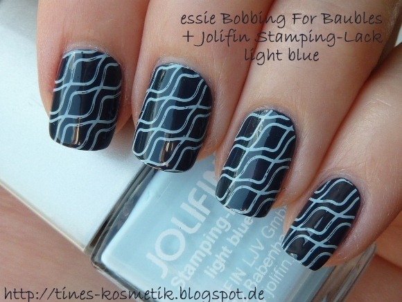 essie Bobbing For Baubles Jolifin light blue 2