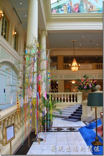 北九州-豪斯登堡-阿姆斯特丹大飯店。入住的時間剛好是七夕前，所以日本到處都看得到這個祈福的彩條。