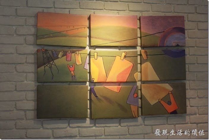 台南-小莫里。【Komori】餐廳的牆壁上拼圖畫。