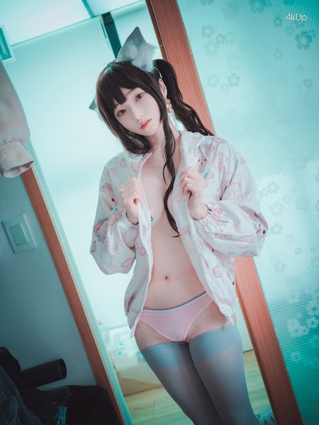 DJAWA Photo – Bambi (밤비) The cat I picked up turned into a girl