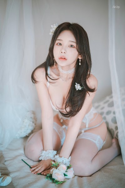 DJAWA Photo – Zzyuri (쮸리) Alluring White
