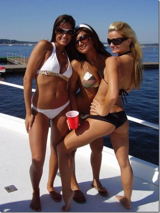 Hot-girls-yachts-1