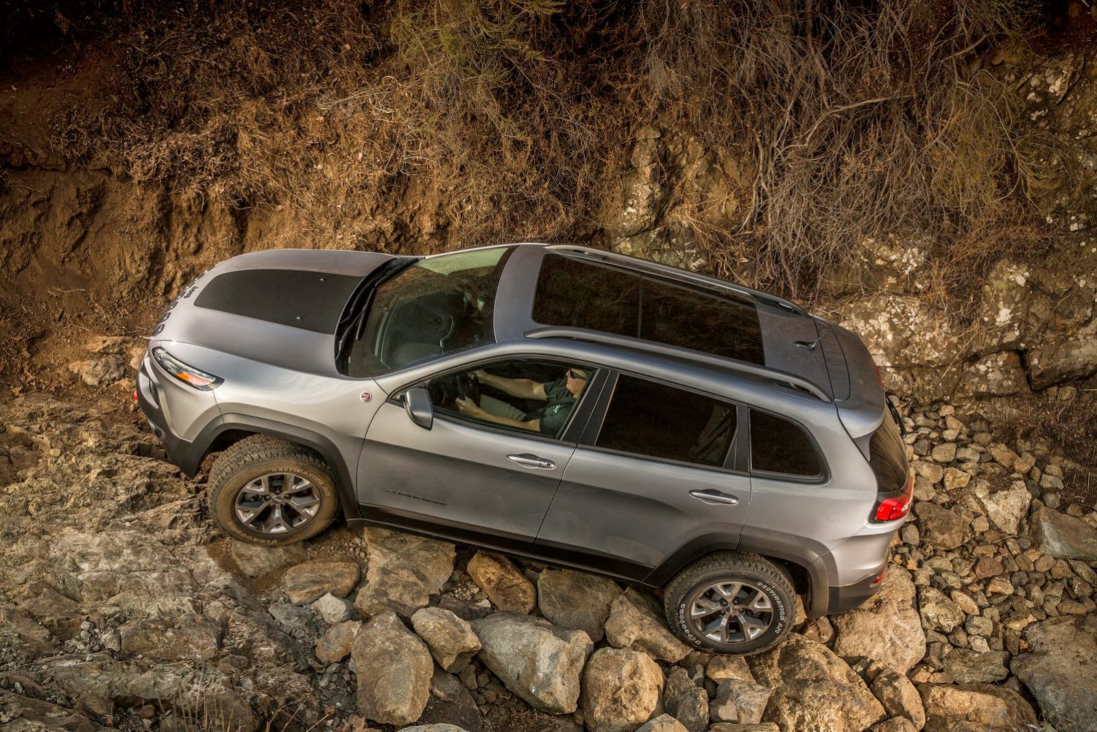 [Jeep-Cherokee-7%255B2%255D.jpg]