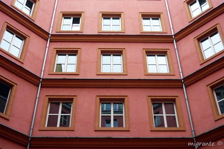 fachada interior 2 - aldo rossi en berlin
