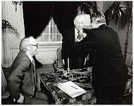 Den Uyl te gast in Haagse Kringen