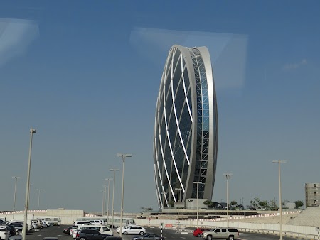 Cladirea cerc din Abu Dhabi