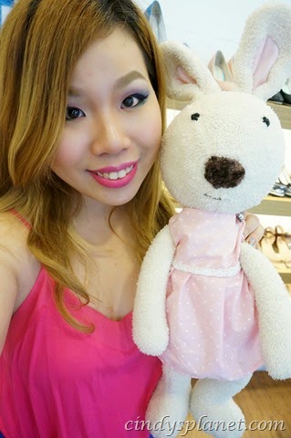 [Le%2520Bunny%2520Bleu25%255B3%255D.jpg.webp]