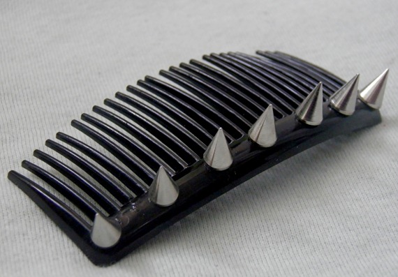 SPIKED HAIR COMB 1