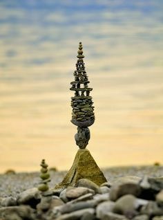 [wwpiedras%2520en%2520equilibrio%2520%25281%2529%255B2%255D.jpg]