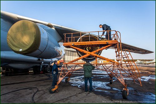 Фотографии тяжелого военно-транспортного самолета Ил-76МД-90А.