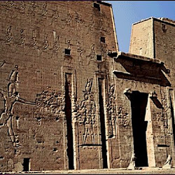 22 - Pílonos del Templo de Edfú