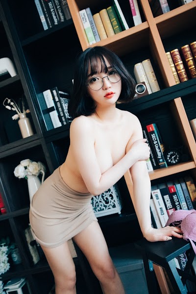 [Loozy] Son Ye-Eun (손예은) Librarian Girl