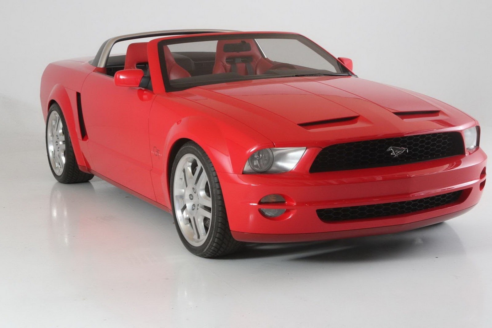 [2004-Ford-Mustang-GT-Convertible-Concept-02%255B2%255D.jpg]