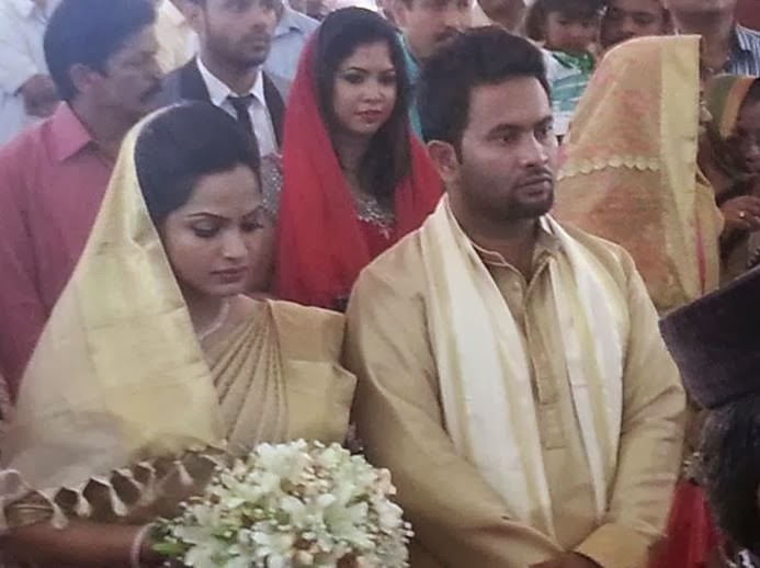 [aju_varghese_wedding_photo%255B6%255D.jpg]