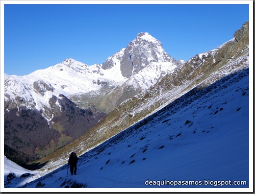 Arista NO y Descenso Cara Oeste con esquís (Pico de Arriel 2822m, Arremoulit, Pirineos) (Isra) 9395