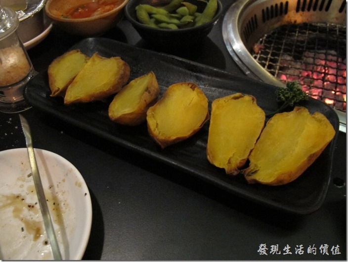台南-舞飛日式燒烤。冰心地瓜，這地瓜冰冰涼涼的超好吃，也可以放到炭火下烤熱吃。