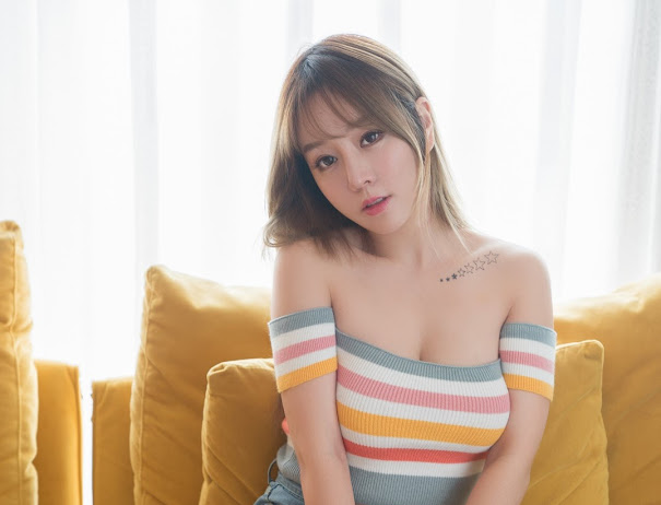 HuaYang 2017-08-16 Vol.002 Wang Yu Chun (王雨纯)