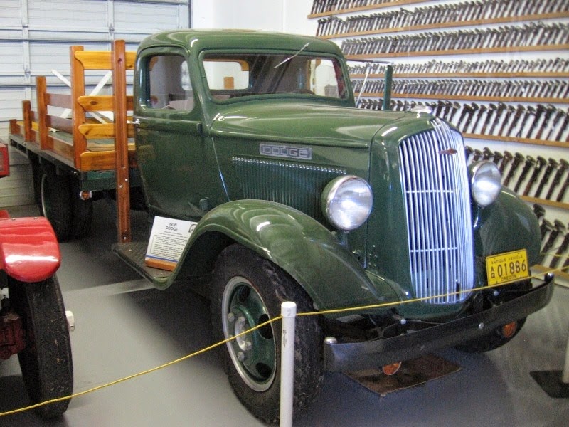 [IMG_2600-1936-Dodge-Flatbed-Truck-at%255B1%255D.jpg]