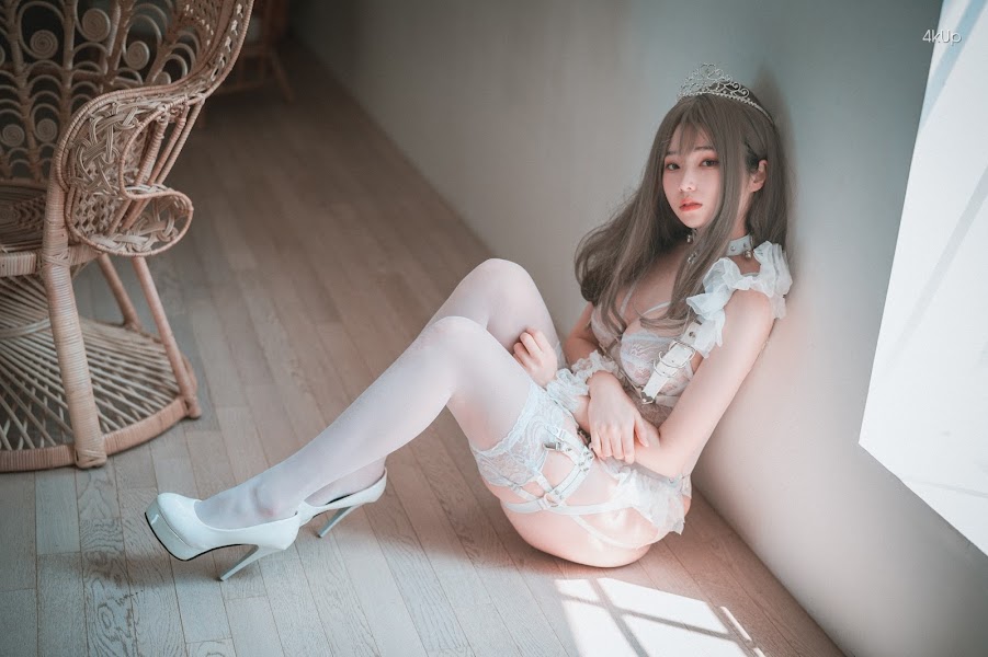 DJAWA Photo – Bambi (밤비) – “Reine de Blanc”