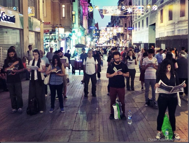 Standing-up-Reading-protest-in-Istiklal-street