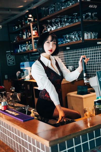 [Loozy] Son Ye-Eun (손예은) Tainted Love Bar