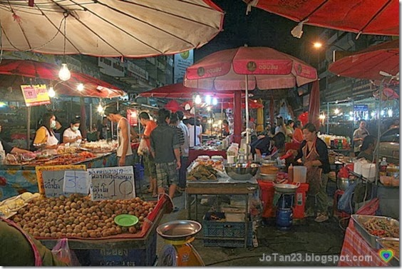 things-to-do-in-chiang-mai-go-to-warorot-night-market