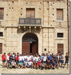 I partecipanti davanti Palazzo Pennisi
