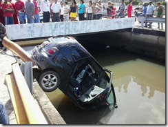 carro no canal