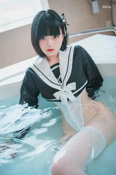 DJAWA Photo – Jeong Jenny (정제니) “Swimming Lessons #12”