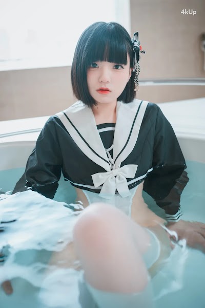 DJAWA Photo – Jeong Jenny (정제니) “Swimming Lessons #12”