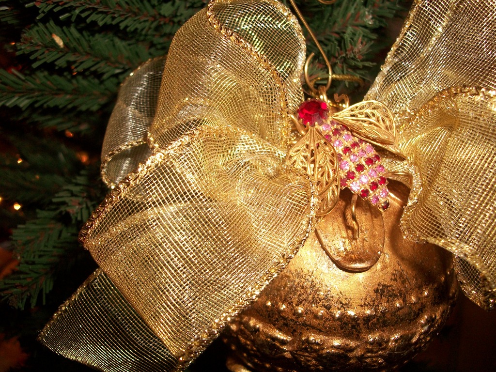 [Ornaments%2520with%2520vintage%2520jewelry%2520002%255B4%255D.jpg]