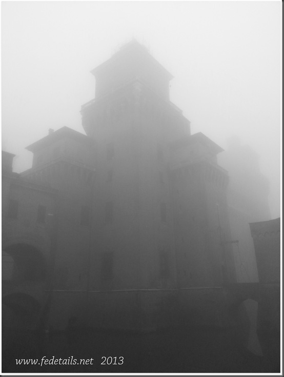 Castello Estense e nebbia, Ferrara, Emilia Romagna, Italia - Castello Estense and fog, Ferrara, Emilia Romagna, Italy - Property and Copyrights of FEdetails.net