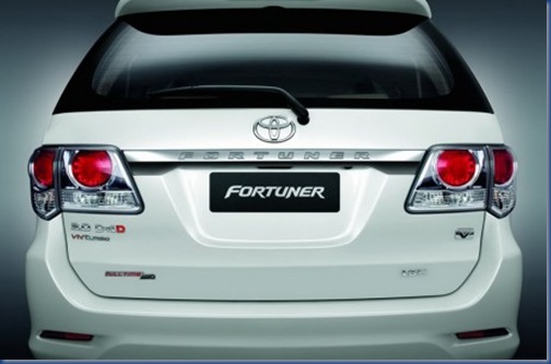 Toyota-Fortuner-Rear-460x303
