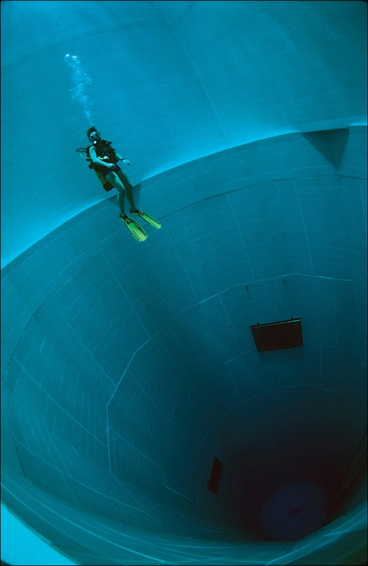 Nemo-33-World's-Deepest-Swimming-Pool-01